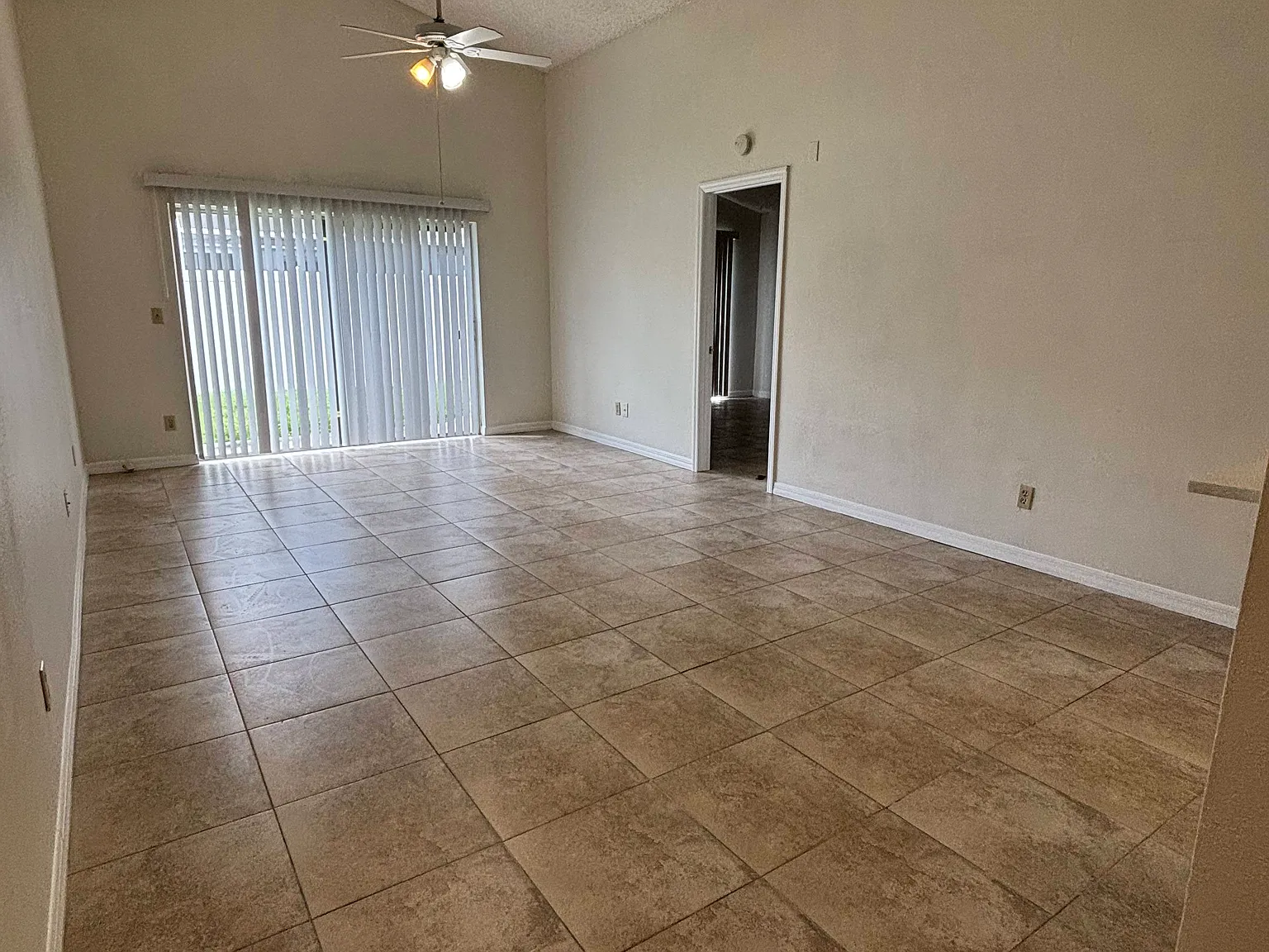 3 bed, 1271 sqft, $2,100 — Photo 3