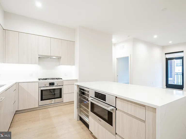 701 Swann Ave #503 — Photo 9