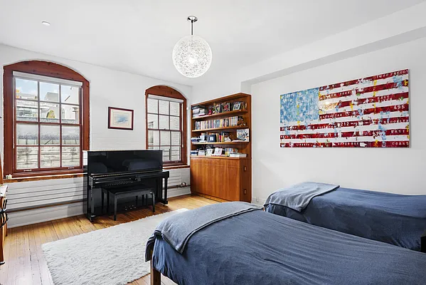 Sold by Compass | media 25