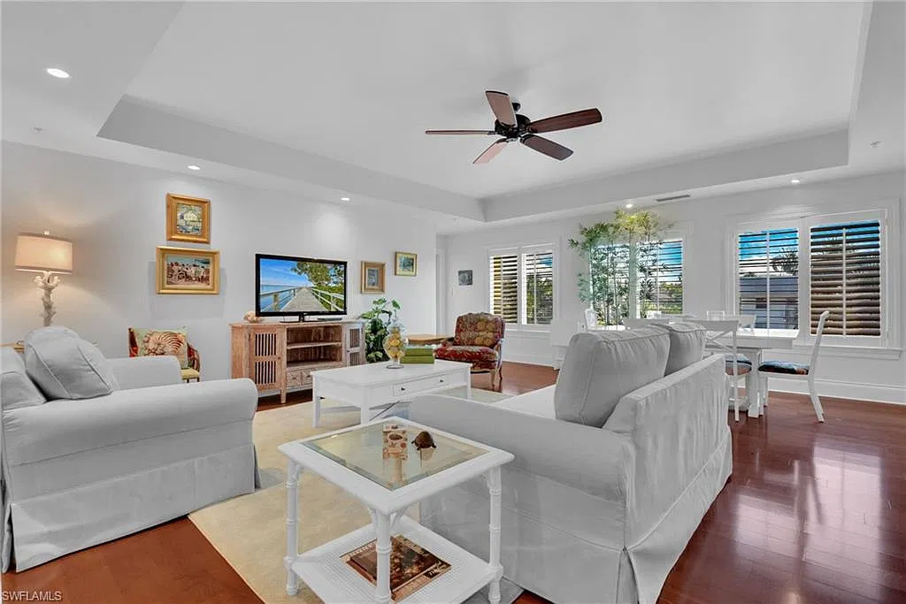 4 bed, 5.5 bath, 3745 sqft, $22,000 — Photo 4