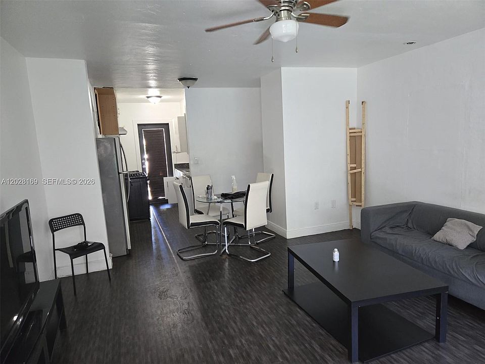 1st image of 7035 Rue Granville #2