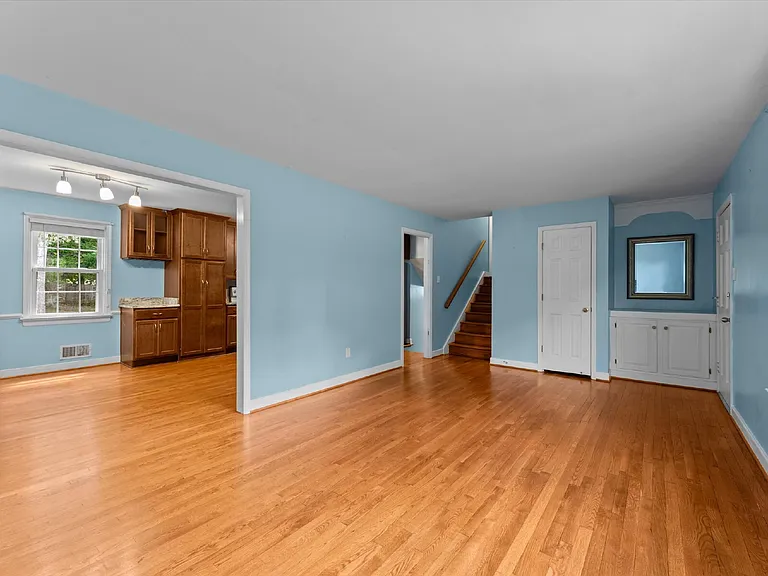 2220 Lauderdale Dr — Photo 8