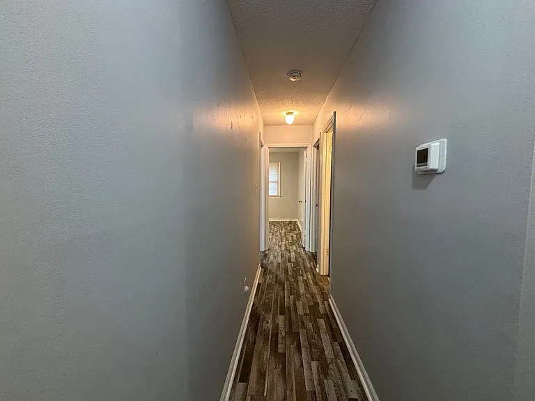 102 Hillside Ct — Photo 9