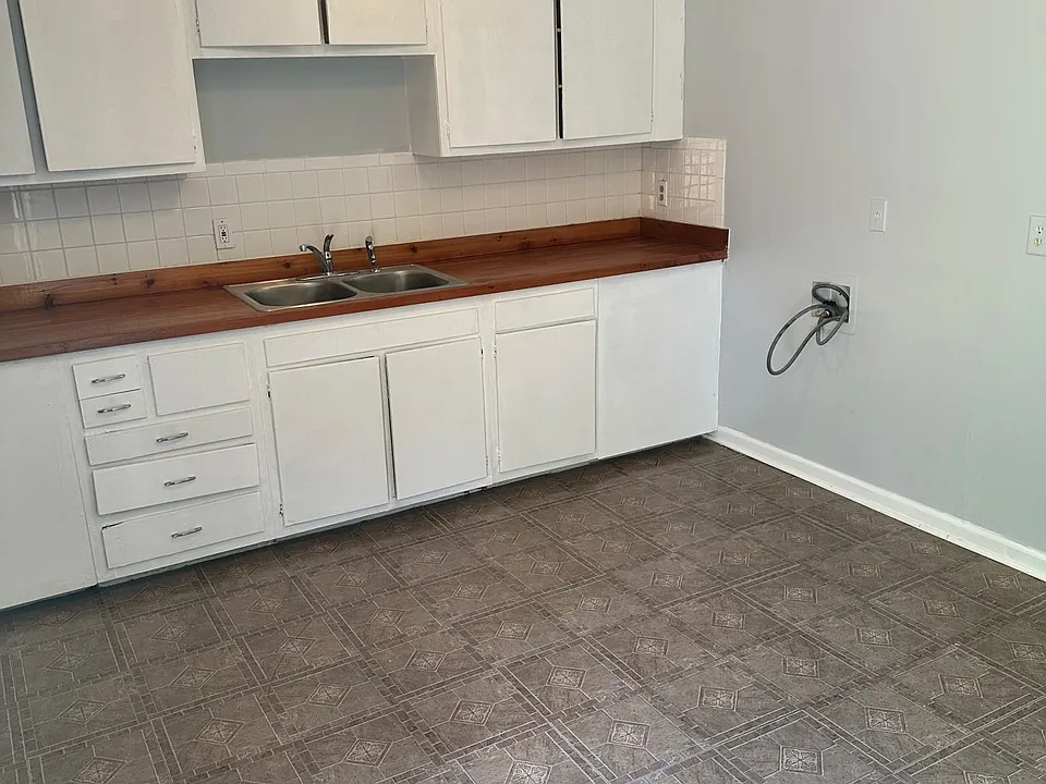 Eat in kitchen