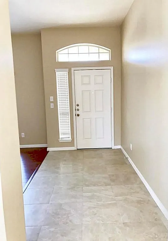 3 bed, 2.0 bath, 1730 sqft, $2,000 — Photo 4
