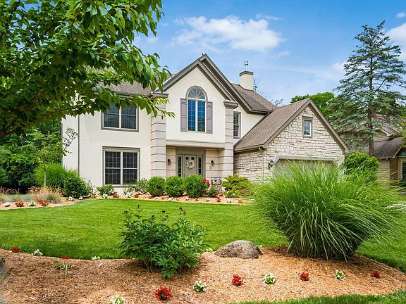 2nd image of 281 Barrington Dr