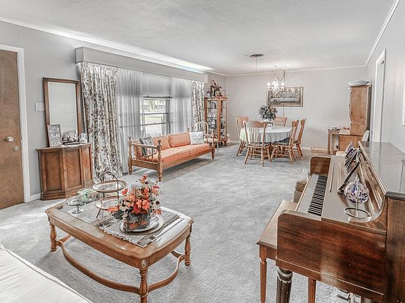 3rd image of 1807 Evelyn Dr