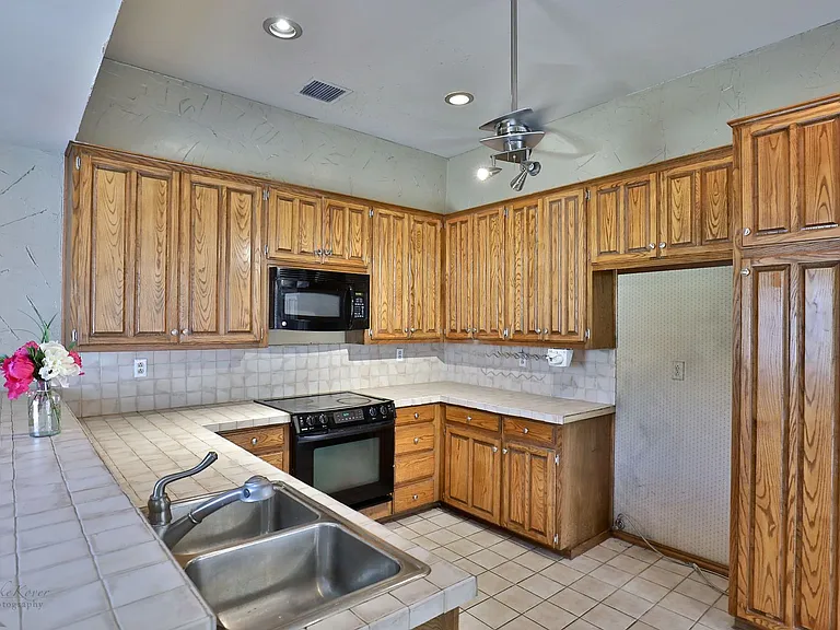 5273 Sherbrooke Ln — Photo 12