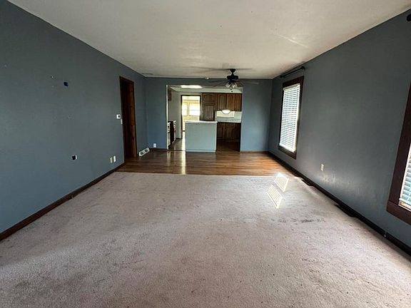 3rd image of 712 S Market St