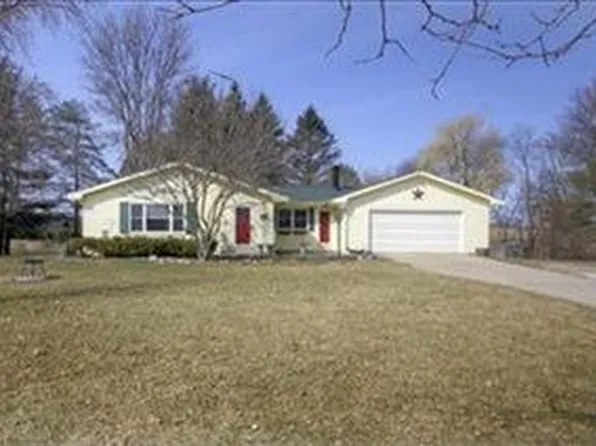 21745 Forteen Mile Rd, Bellevue, MI 49021