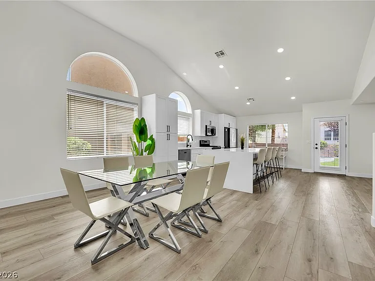 2560 Sundew Ave — Photo 33
