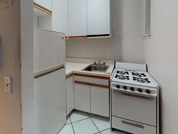 5th image of 309 E 85th St APT 3C