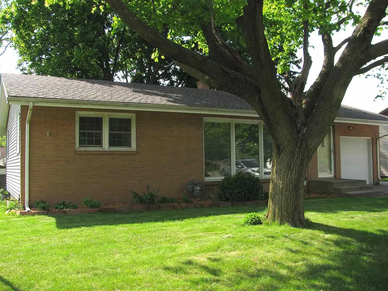 2808 N Rockton Ave photo 1