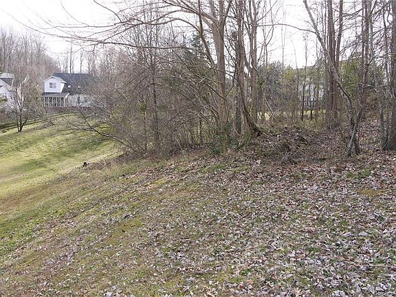 3rd image of 118 Wilton Pl