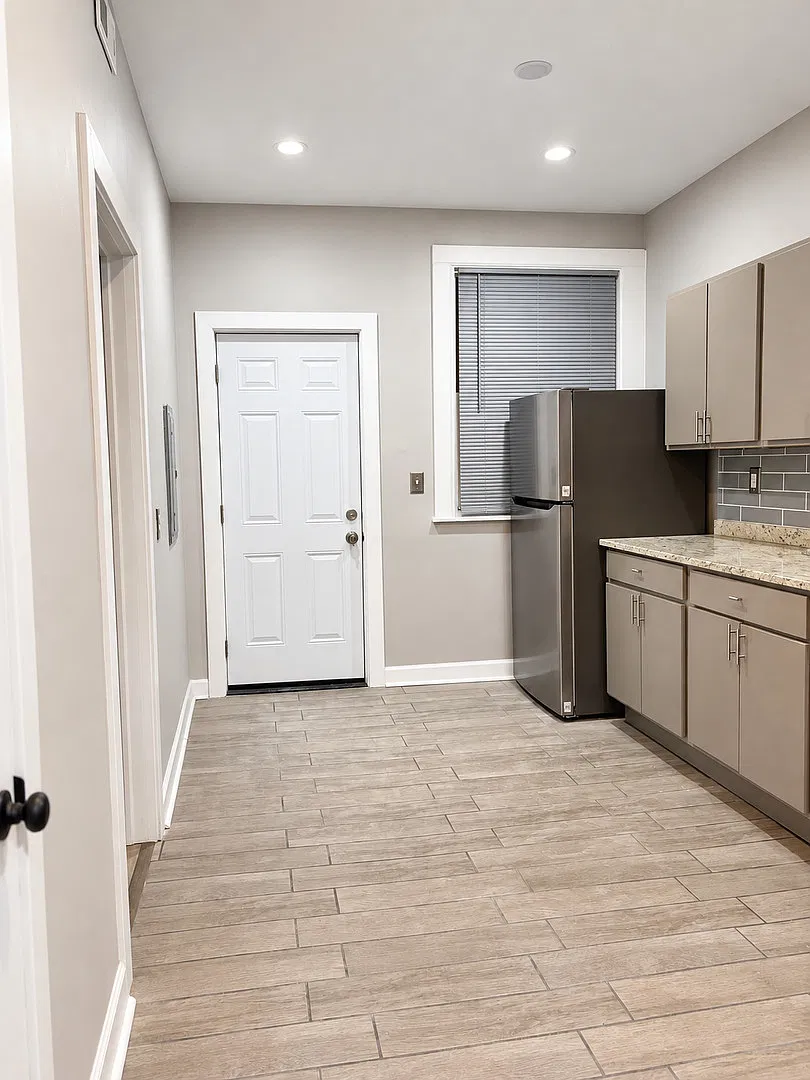 3 bed, 1000 sqft, $1,625 — Photo 3
