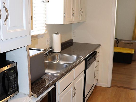 4th image of 2900 Lincoln Rd APT 8