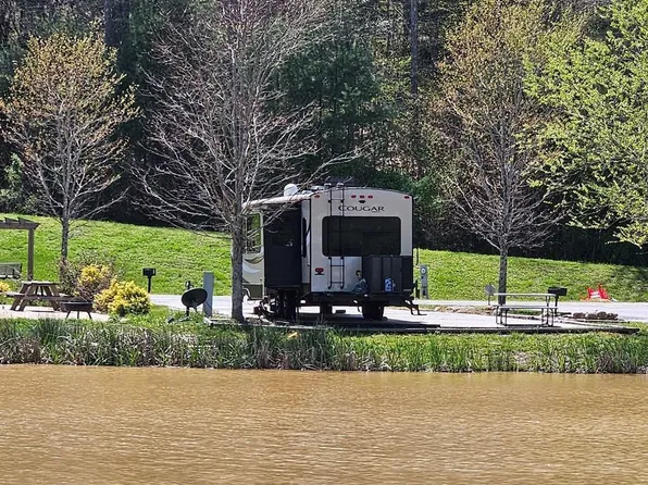 4 Mountain Meadows Dr, Morganton, GA 30560