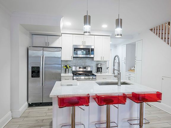 5th image of 409 E 58th St #1