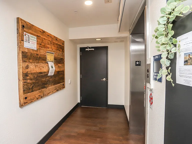Jux Apartments — Photo 18