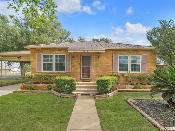 905 E Taft St, Pearsall, TX 78061