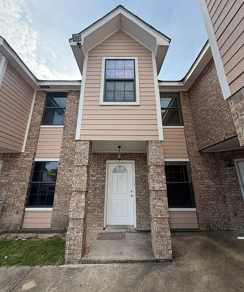 2218 S Tourist Dr E — Photo 1