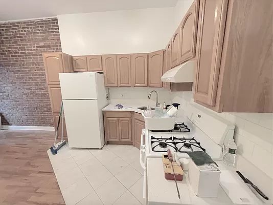 4th image of 411 Johnson Ave #3
