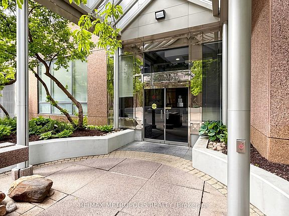 3rd image of 7 Carlton St #311