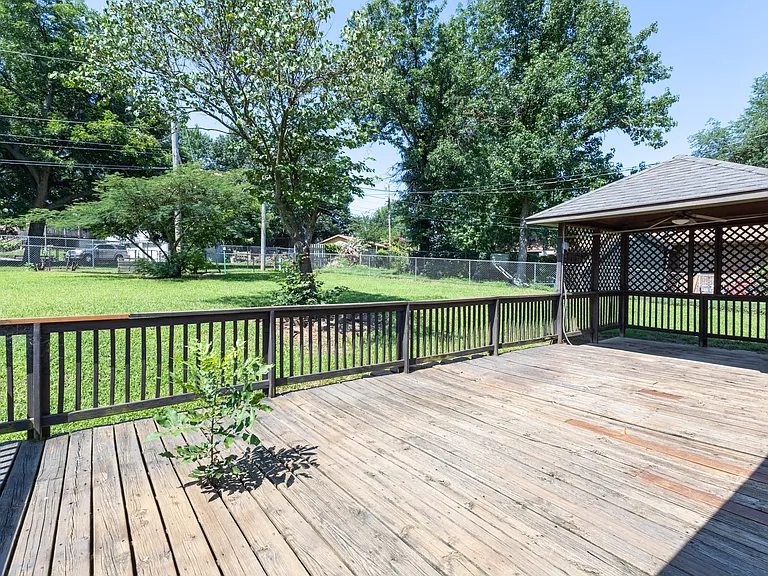 721 W Lakeshore Dr — Photo 29