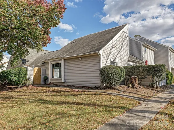 1612 Hollow Dr, Charlotte, NC 28212