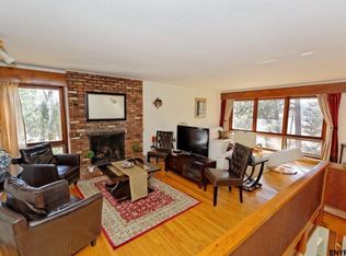 6 Coronet Ct, Albany, NY 12309