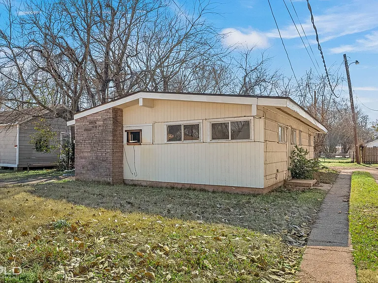 2560 Lamar St — Photo 6