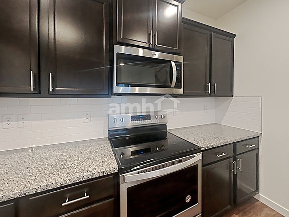3rd image of 23307 Dogwood St