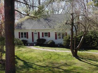 6 Merry Hill Rd, Poughkeepsie, NY 12603