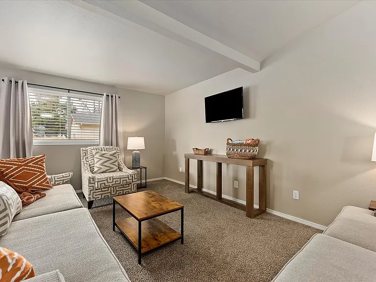455 N Franklin Ave — Photo 8