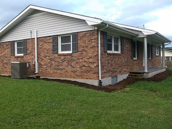 5th image of 90 Grand Oaks Ln