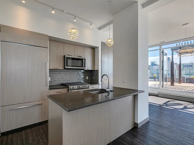 919 10th Ave SW — Photo 20