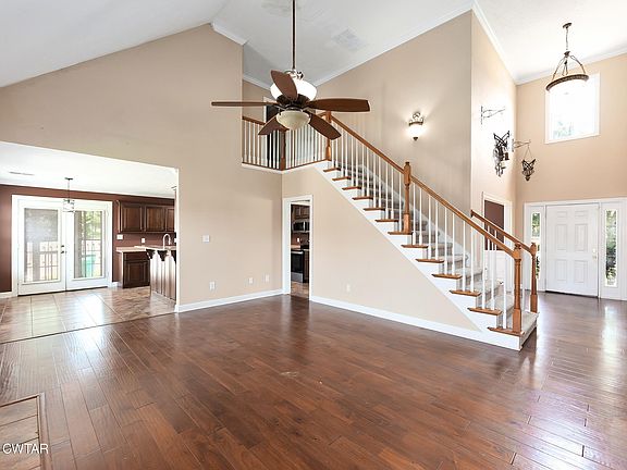 2nd image of 128 Stillwater Ln