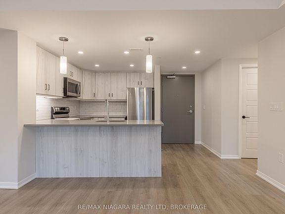 3rd image of 3998 Victoria Ave #101