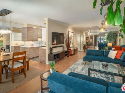 1250 N Kings Rd APT 213, West Hollywood, CA, 90069
