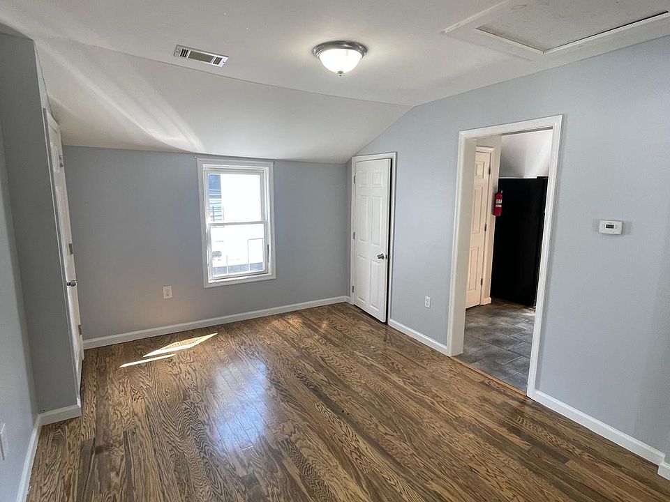2nd image of 164 N 12th St APT 3