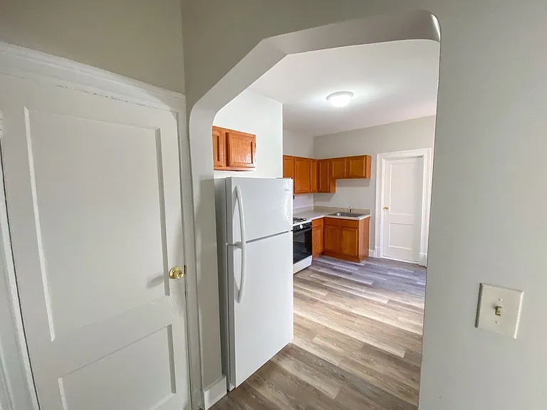291 Buckingham St / Luca Investments LLC — Photo 12