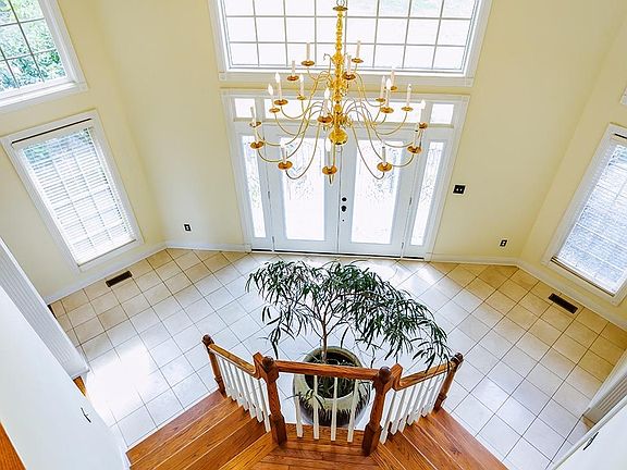 3rd image of 1000 Royal Crest Dr