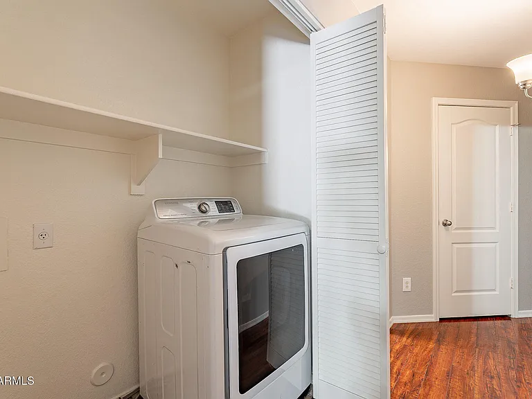 491 E Devon Dr — Photo 27