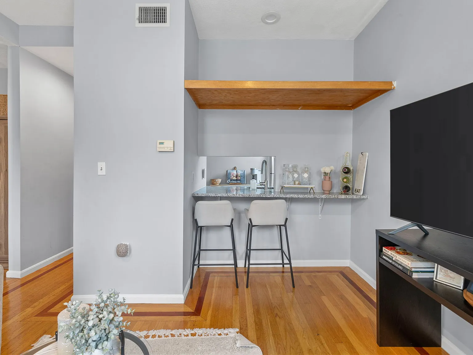 1 bed, 600 sqft, $3,400 — Photo 3