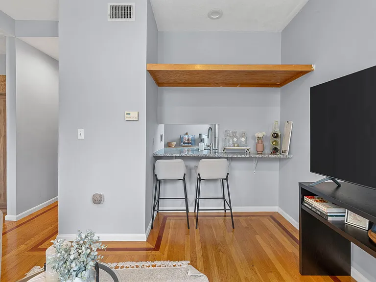 12 Parmenter St #4F — Photo 3