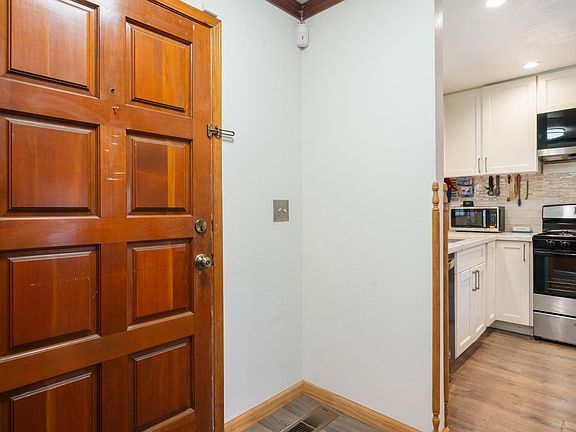 5th image of 919 Hacienda Circle