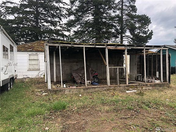 3rd image of 694 E Whidbey Ave