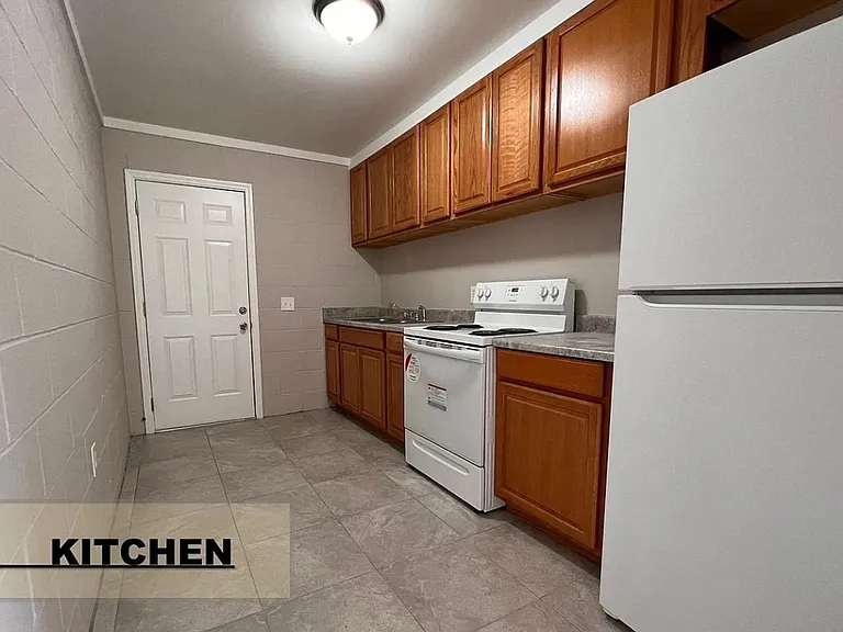 2447 Gervais St #B — Photo 4