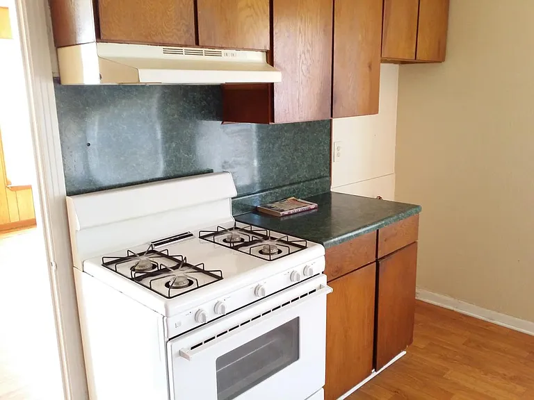 907 E Avenue G — Photo 6