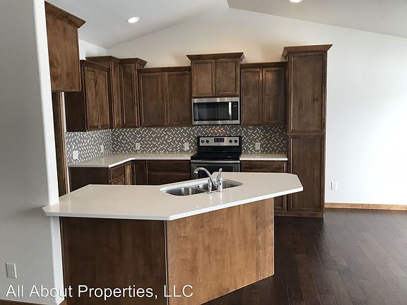 3rd image of 540 S Mountain View Dr